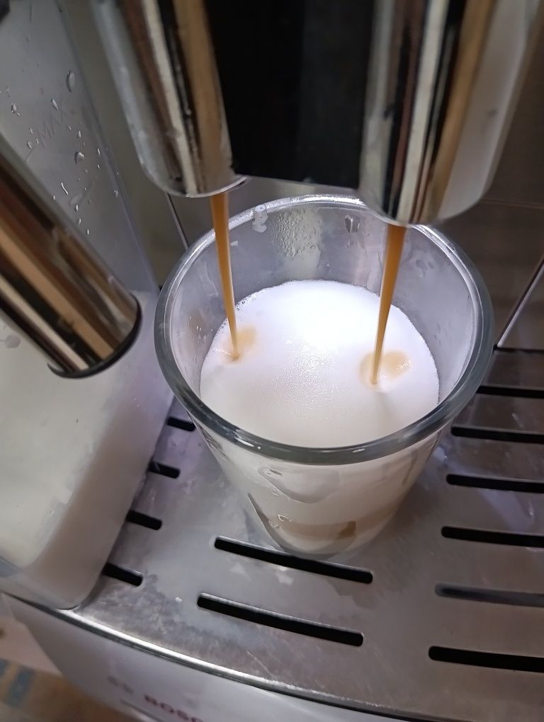 Кафе автомат Delonghi PrimaDonna S профилактиран и готов за работа