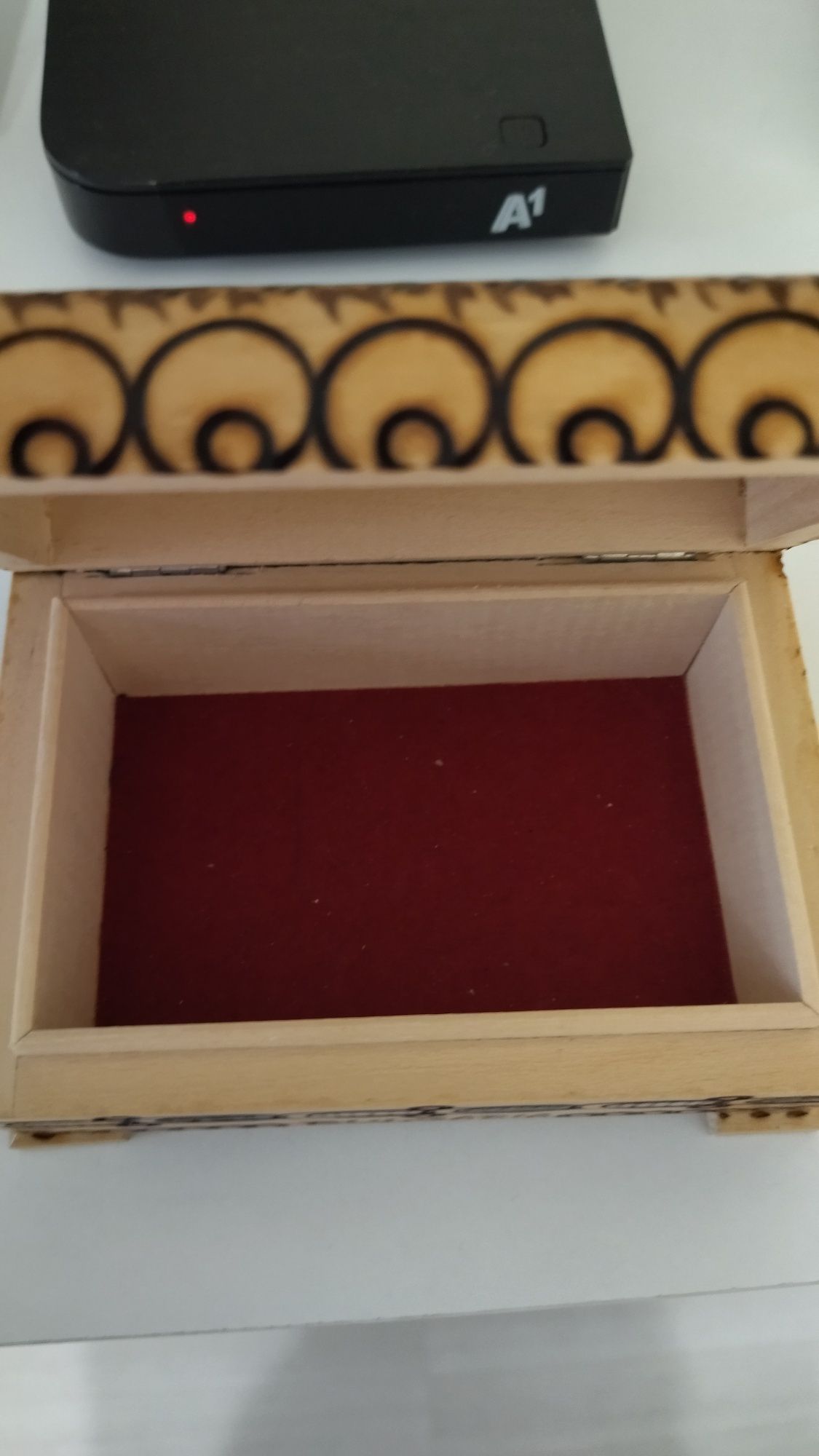 Дървена сувенирна кутийка