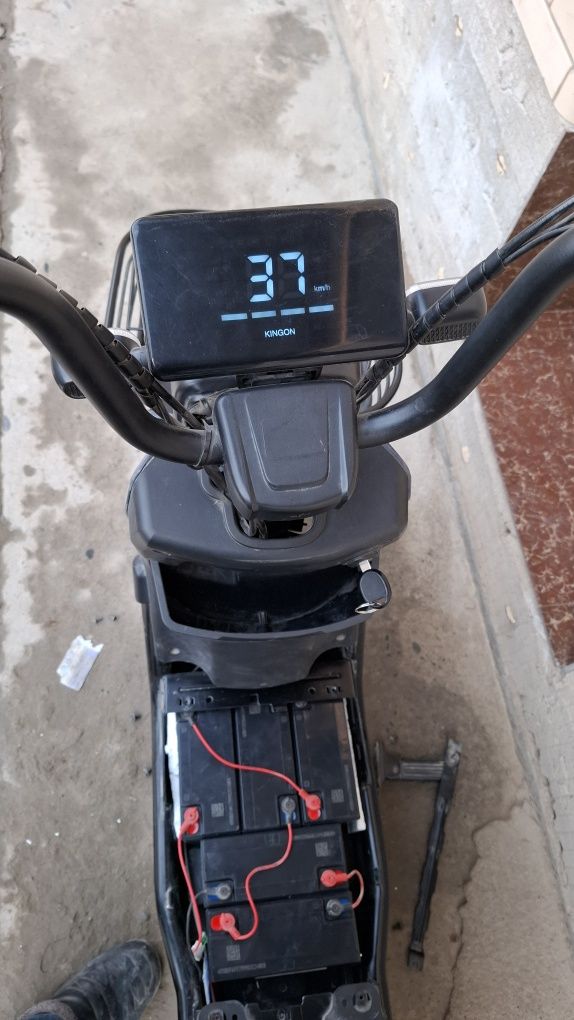 Skuter sotiladi oladiganlar telfon qilinglar