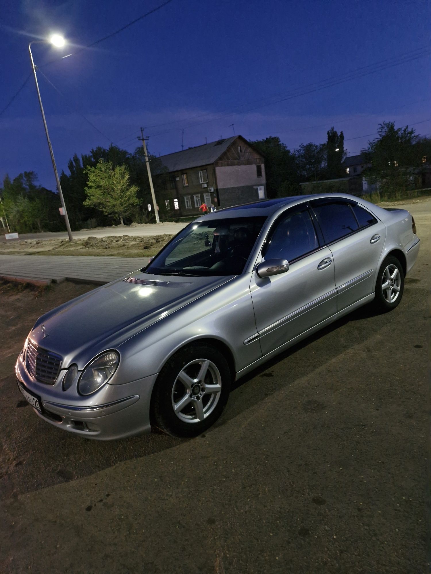 Mercedes benz e211