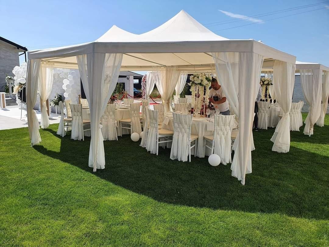 Cort de inchiriat aranjamente florale mese scaune închiriez cort decor