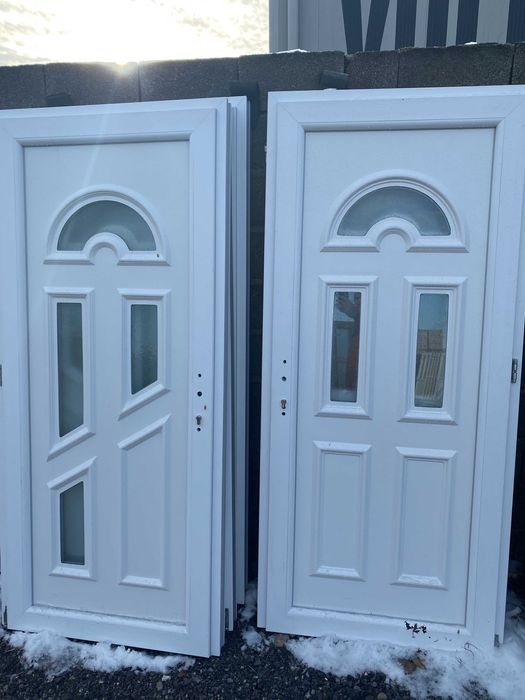 Uși pvc cu panel decorativ