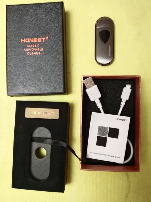 Продам 2 пары  зажигалки zippo,Honest