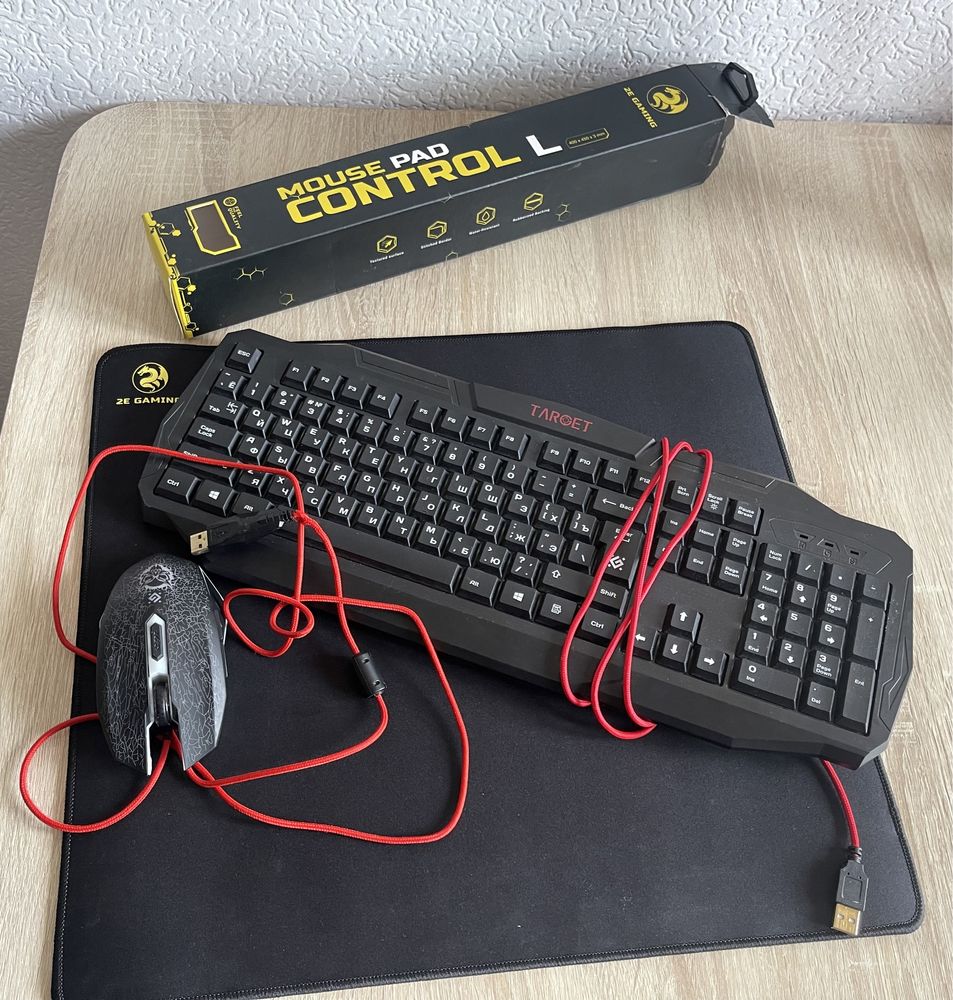 игровой набор: мышка клавиатура и коврик для мыши.