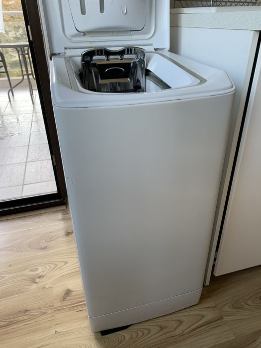 Пералня с горно зарежлане Индезит