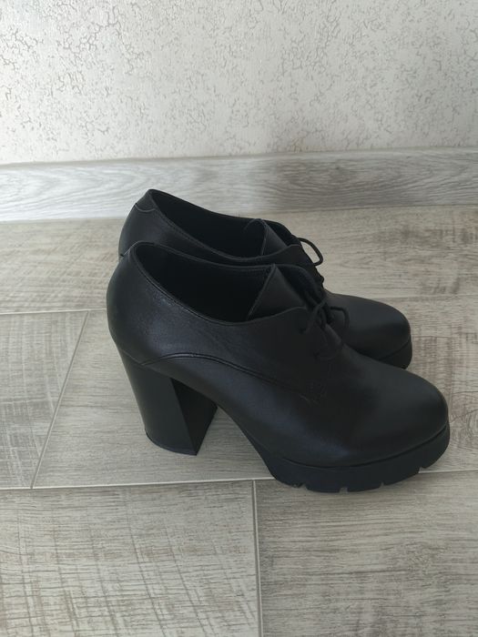 Продам кожаные ботильоны