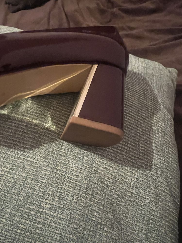 Обувки Zara бордо, лачени