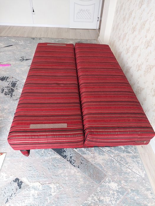 Продается диван. Срочно.