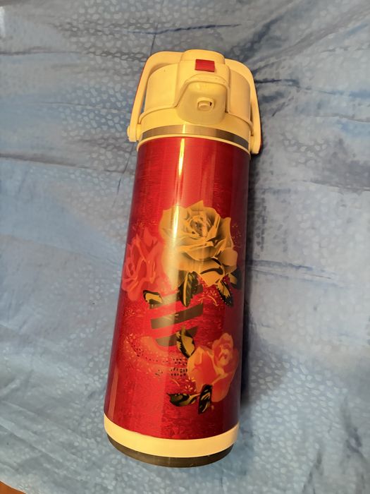 Продам термосы новые