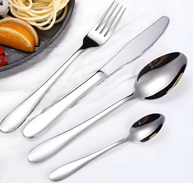 Set tacamuri 24 piese, cu un finisaj luxos  - auriu/argintiu