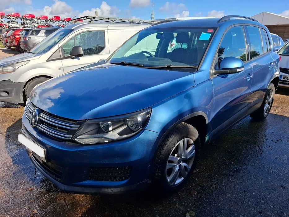 Far Dreapta Volkswagen Tiguan 2014 SUV Albastru