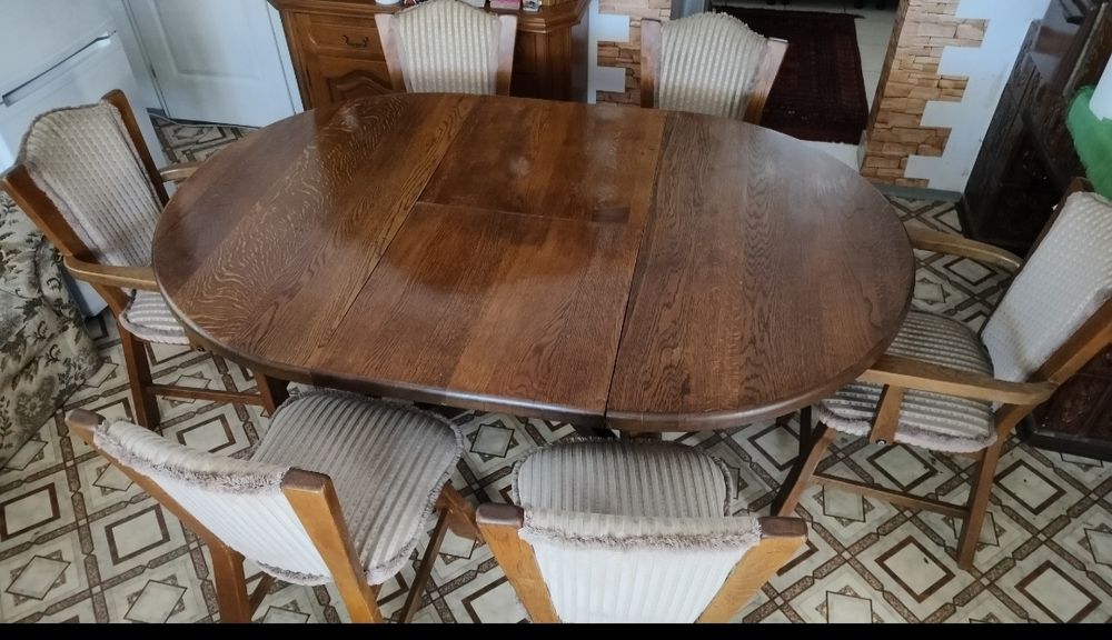 Masa rotundă din lemn masiv  cu 6 scaun tapitate