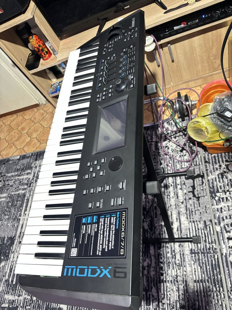 Yamaha modx6 като нов много запазен