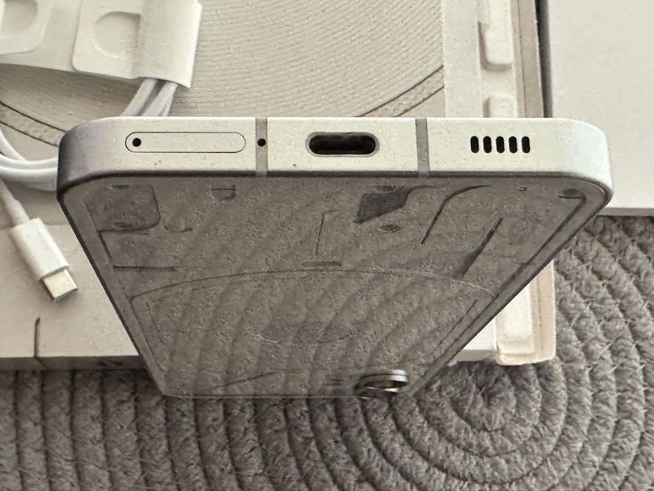 Nothing Phone 1 БЯЛ 256GB / 8 + 2 GB RAM пълен комплект в чудесен вид