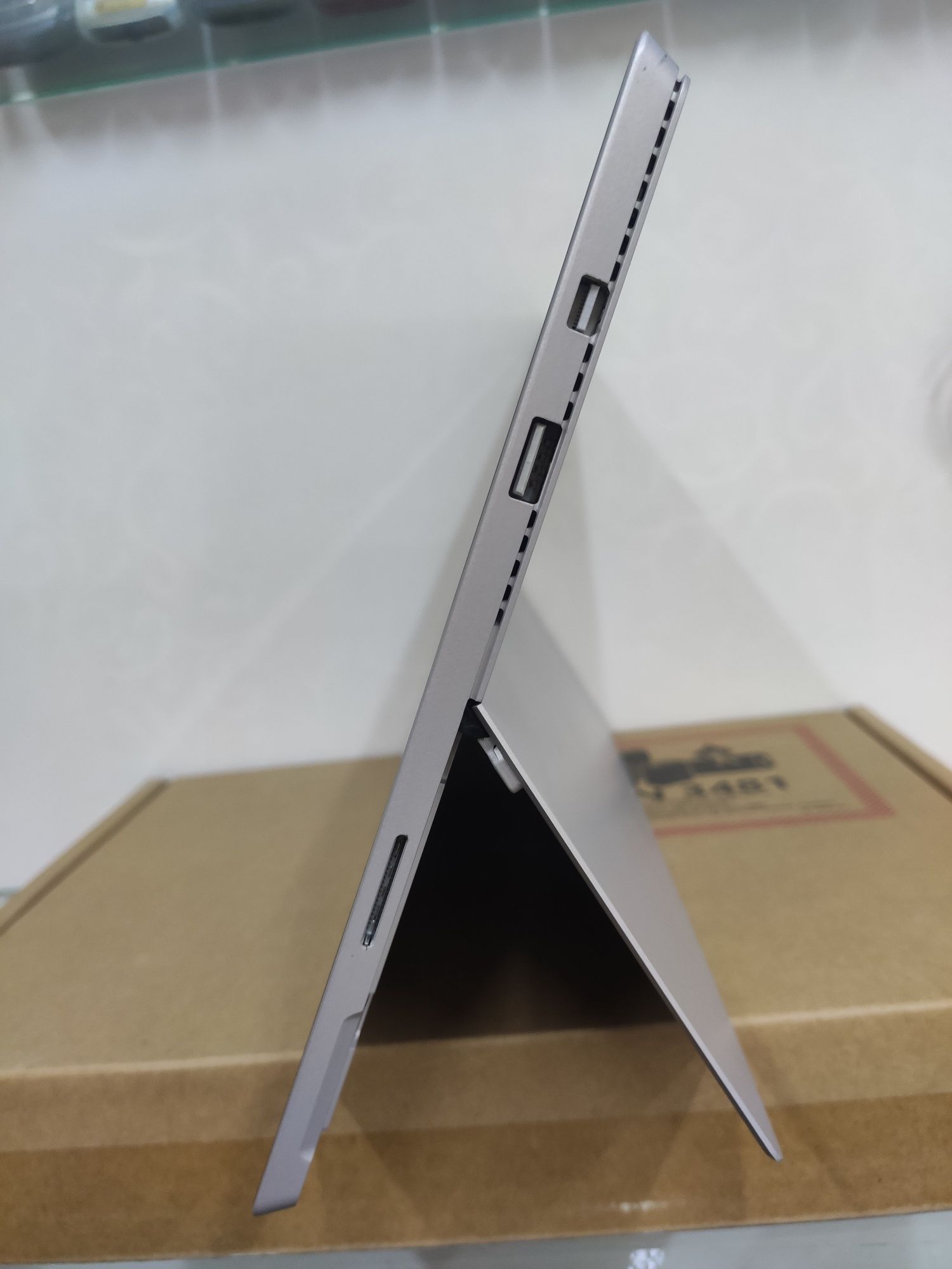 Планшет на Windows 10 Surface pro 3 i5 4gb 128 ssd +type cover клавиат