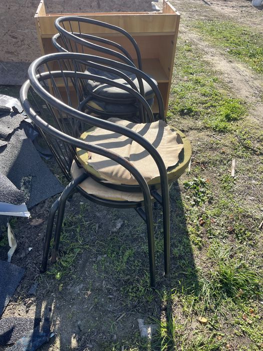 Метални столове,нужно е освежаване