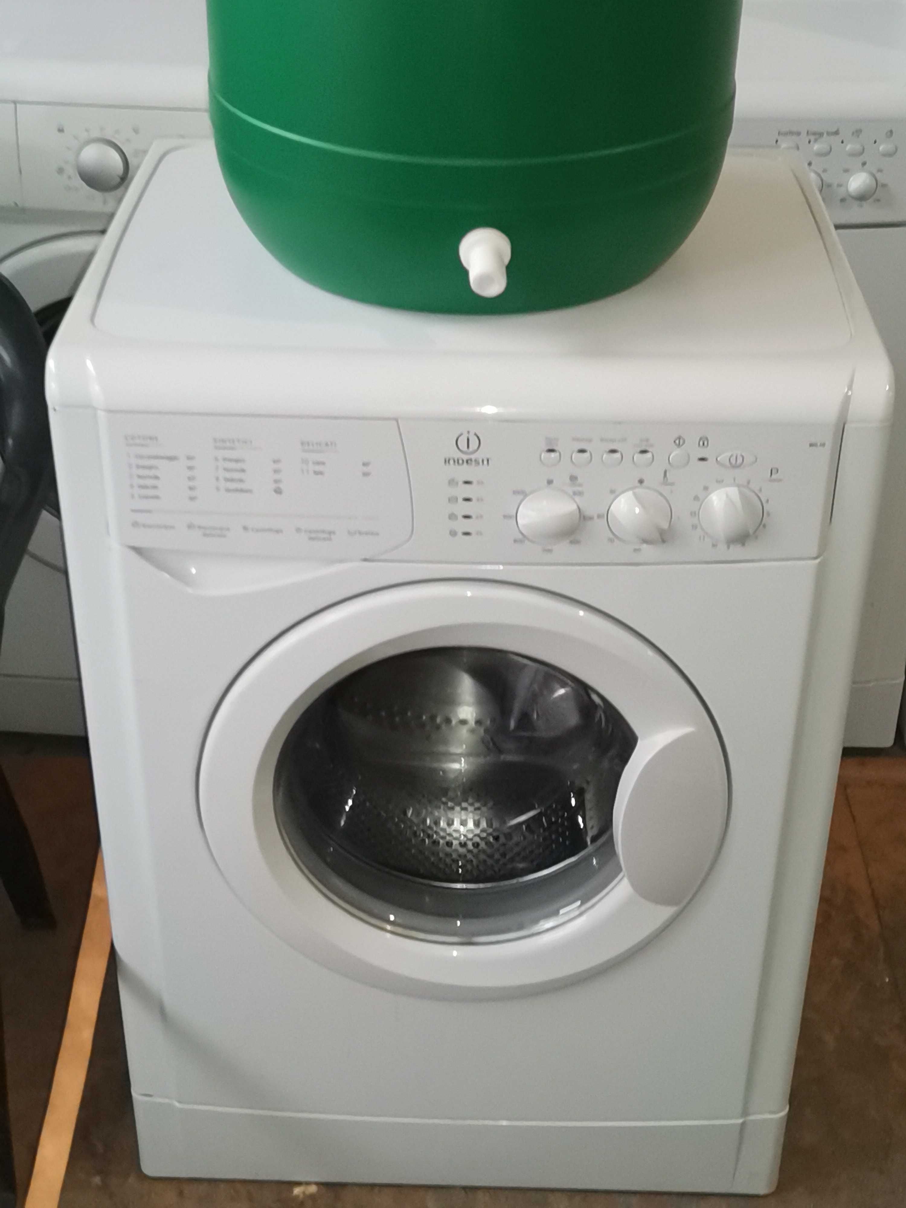 Mașina de spălat modificata pe butoi Indesit