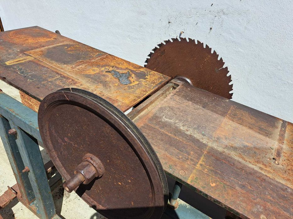 Circular lemn cu abrict inclus