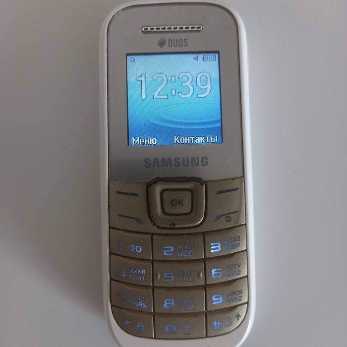 Сотовый Cамсунг кнопочный