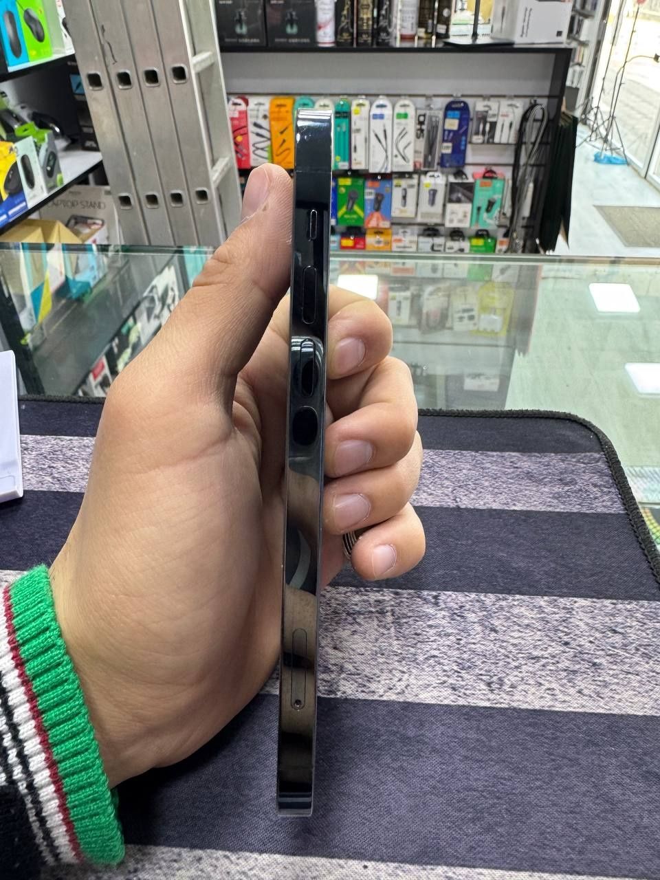 Iphone 12 pro xolat yaxsh  kh/a 71% 128 gb