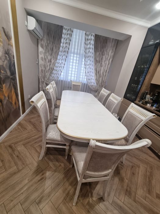 Продаётся новый стол со 8 стульями