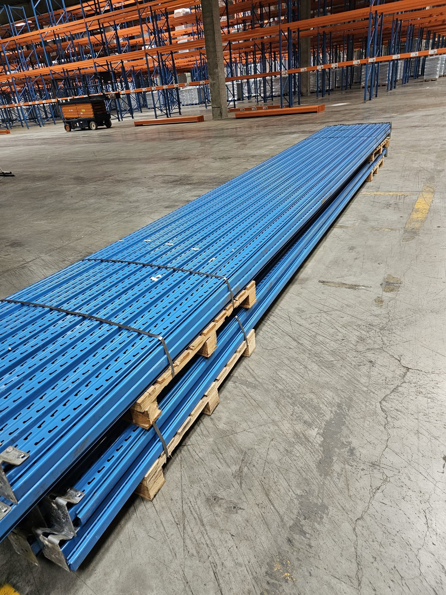 Vând rafturi metalice profesionale industriale