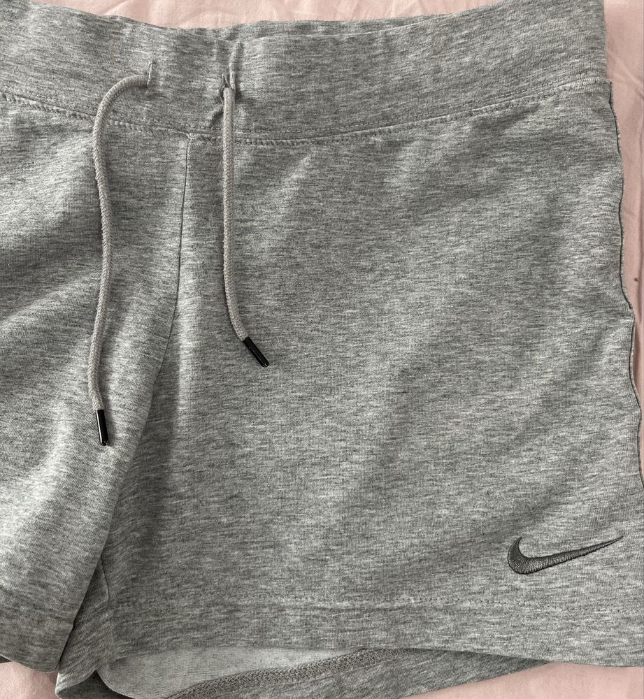 Лот дрехи на Nike Л размер