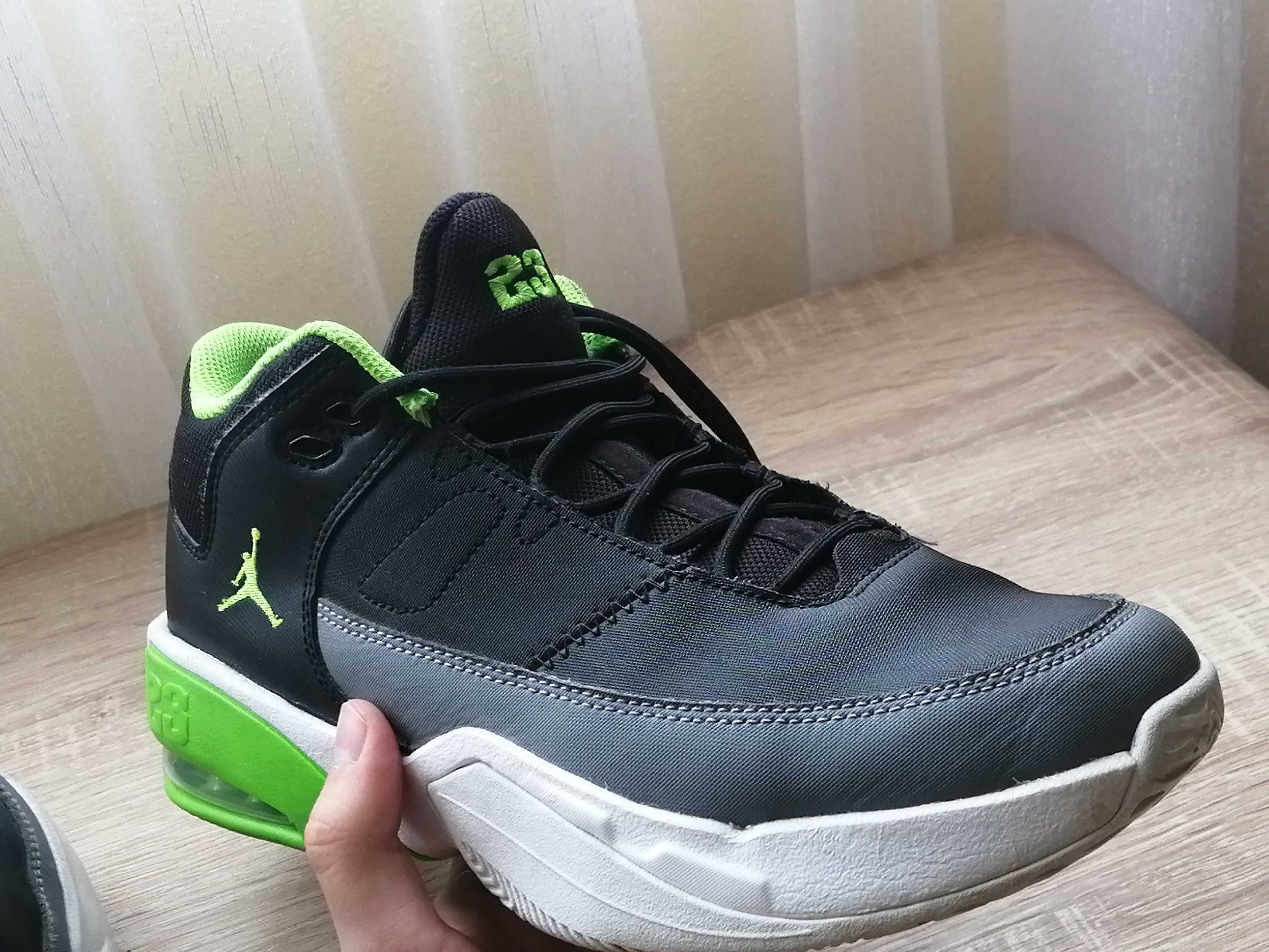 Jordan max aura 3