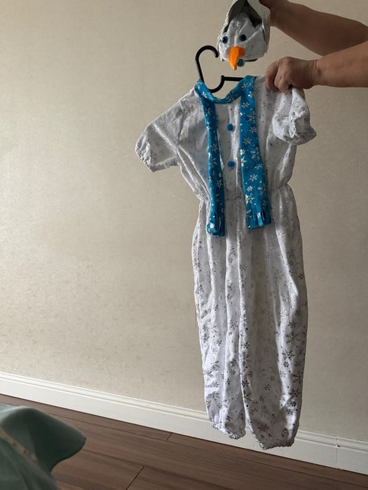 Продам новогодний костюм Снеговика