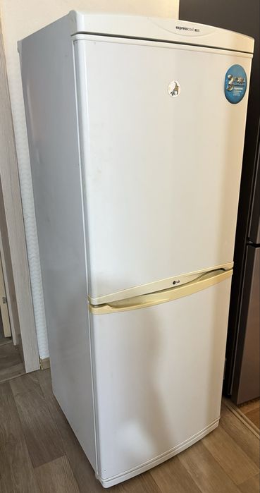 Продам холодильник LG