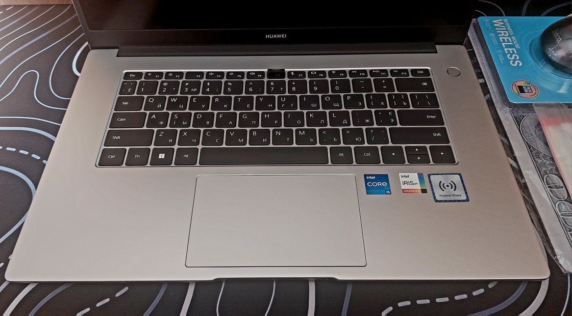 Huawei matebook Ультра cor i5 IRIS!