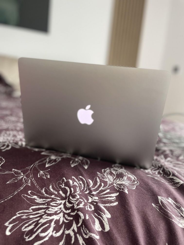 Apple mac book air 2017