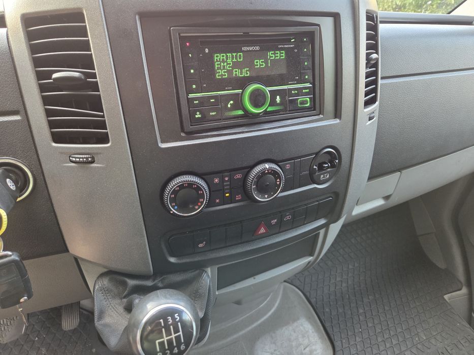 CRAFTER CUB cu lift si usa laterala