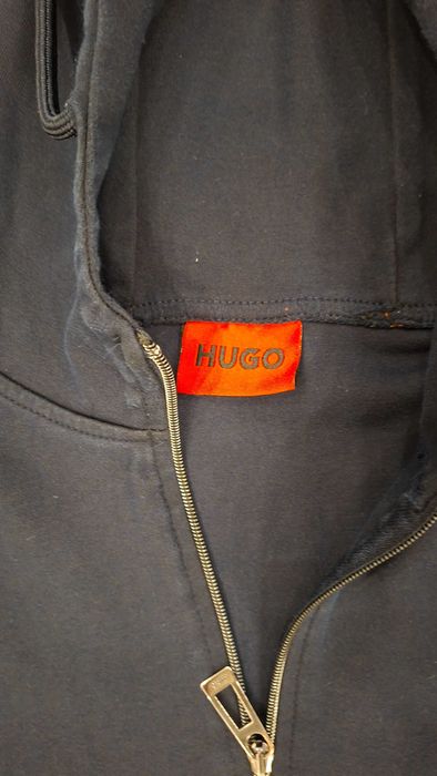 Продавам мъжки екип HUGO
