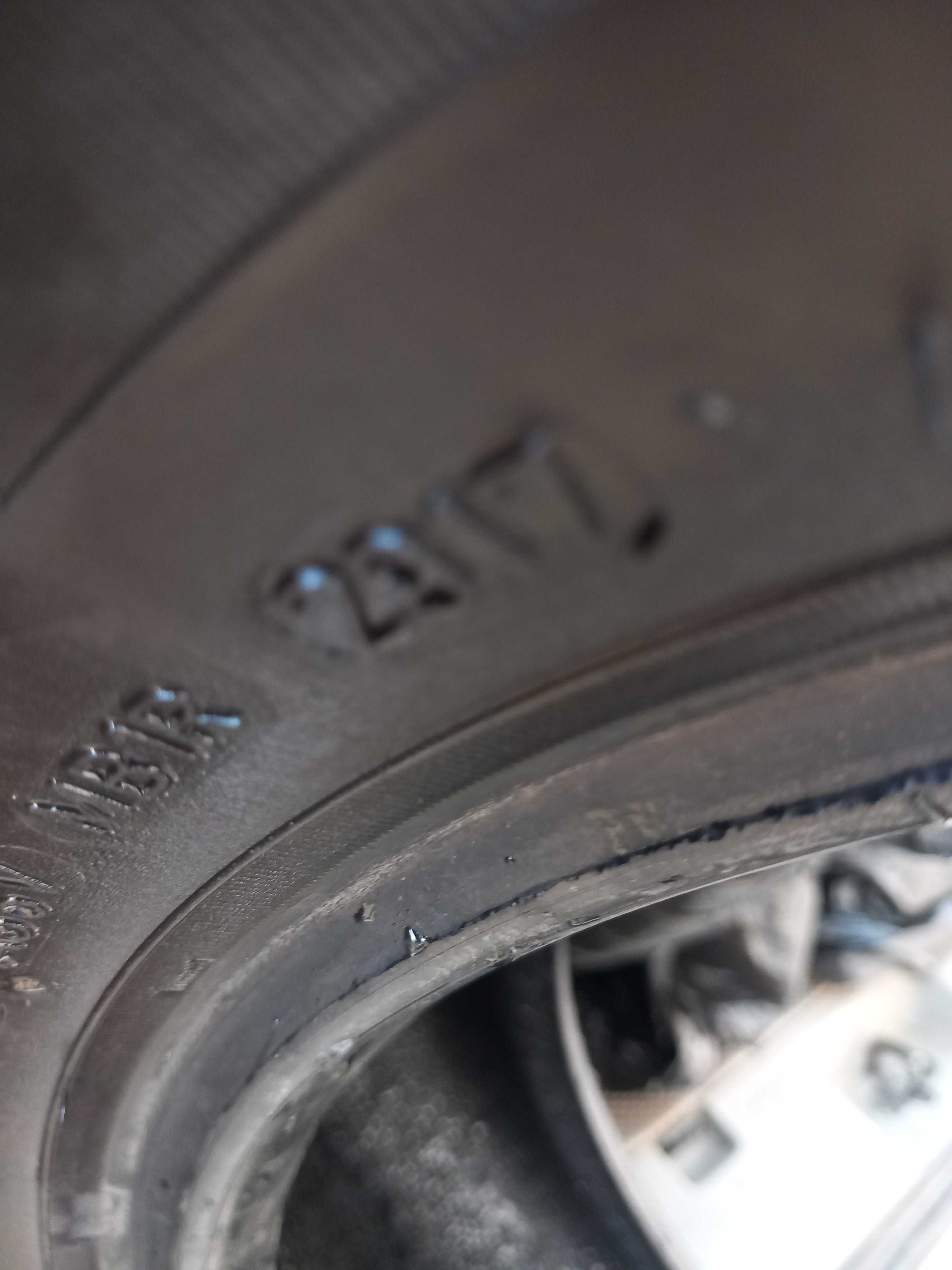 215/65 R 16 Goodyear,Continental