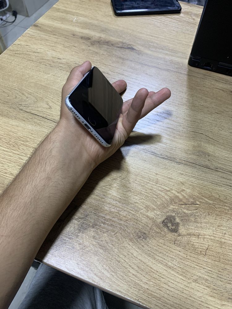 Iphone se по договорному цену