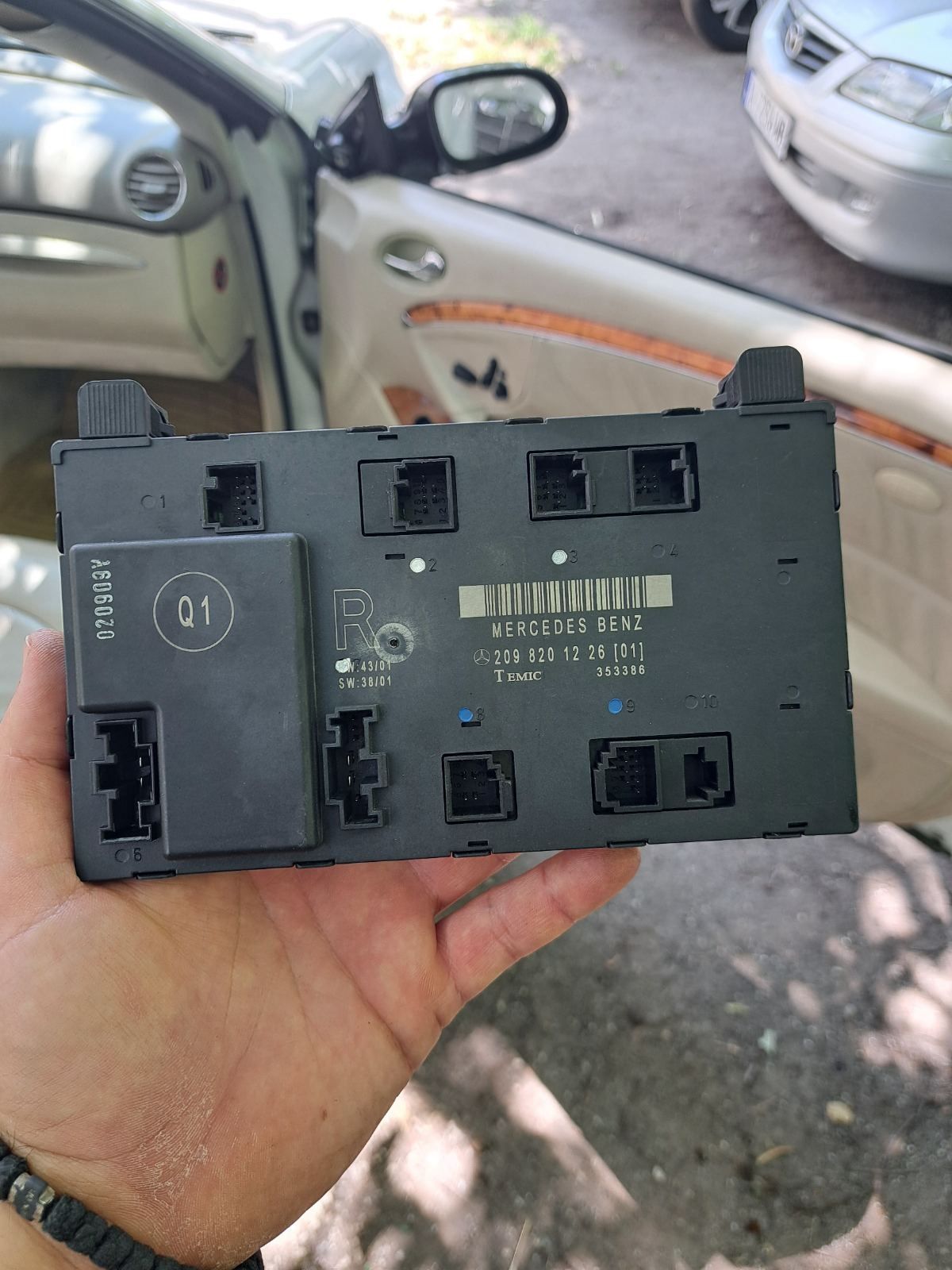 Модул за врата десен  w209
