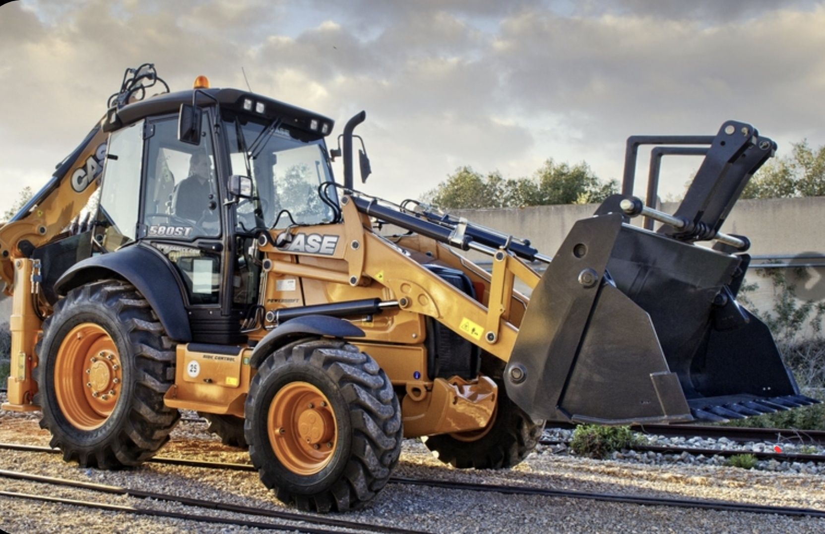 Furci de ridicare utilaje bobcat buldoexcavator