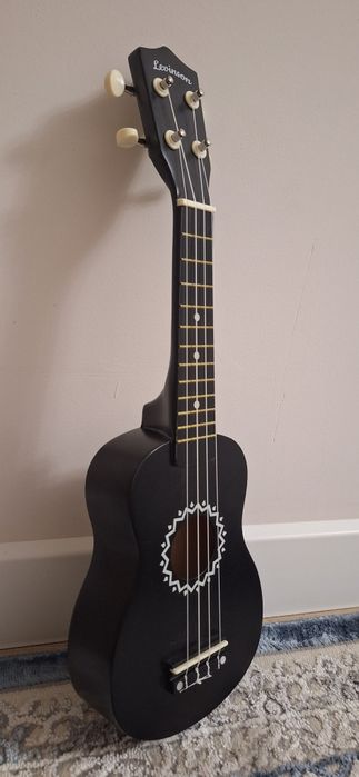 Продам укулеле(с подарками)