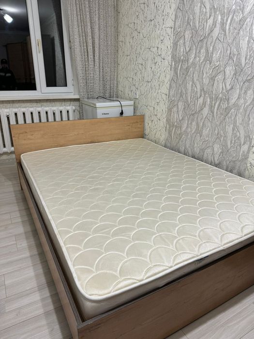 Кровать с матрасом