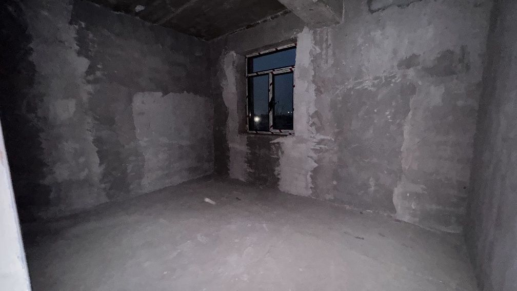 Karobka xolatidagi kadastrlari chqan 2 xonali fayzli xonadon sotiladi.