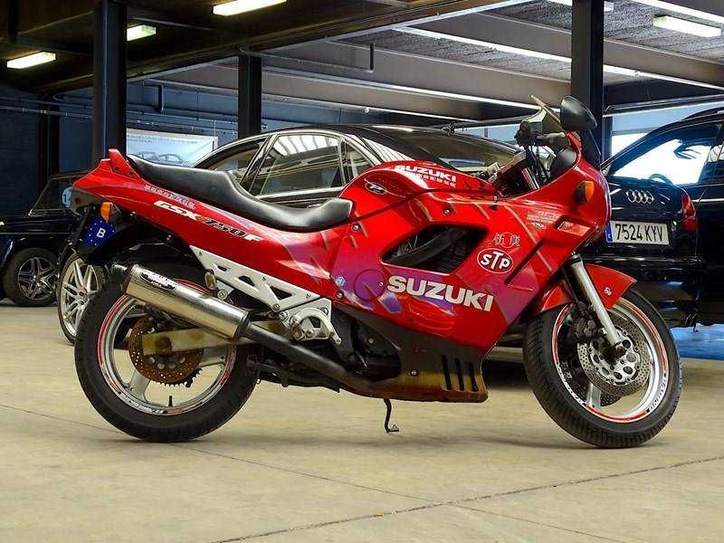 Dezmembrez Suzuki GSX 750 F din 1992