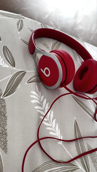Casti beats cu fir