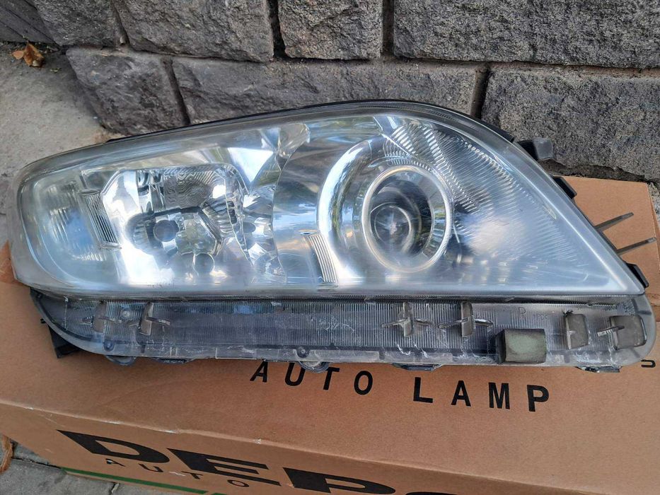 Оригинален Десен фар Toyota Rav4 2012 година