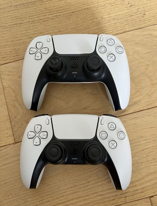 Vand PS5 disk edition de 825GB 2 manete