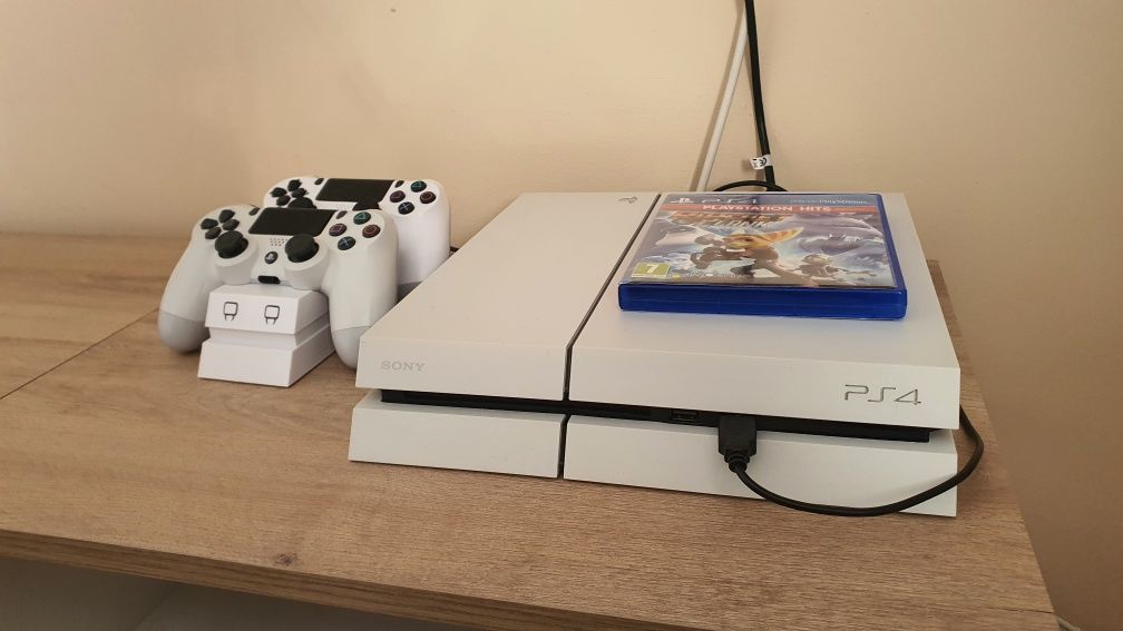 PlayStation 4 500g бял