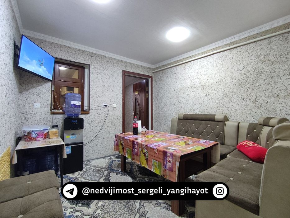 Сергели Чаш тепа кварт на земле 4ком+Хол 100кв,м. 100м до 1 ст метро