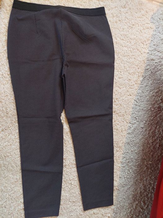 Pantaloni de dama, noi nepurtati