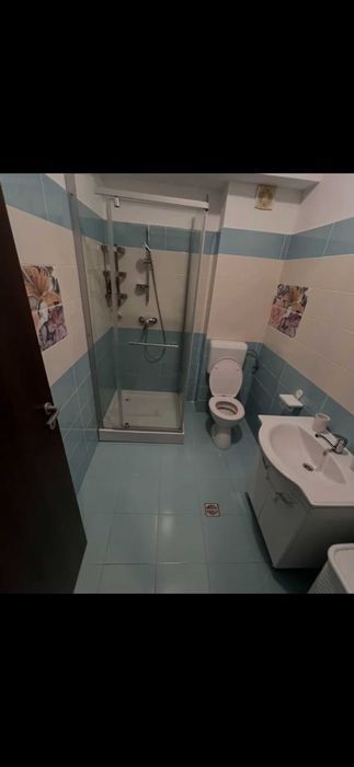 Cameră de închiriat într-un apartament cu 3 camere