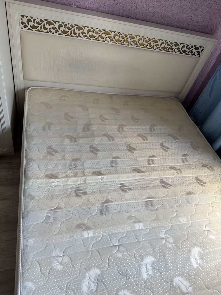 Продам двухспальную кровать